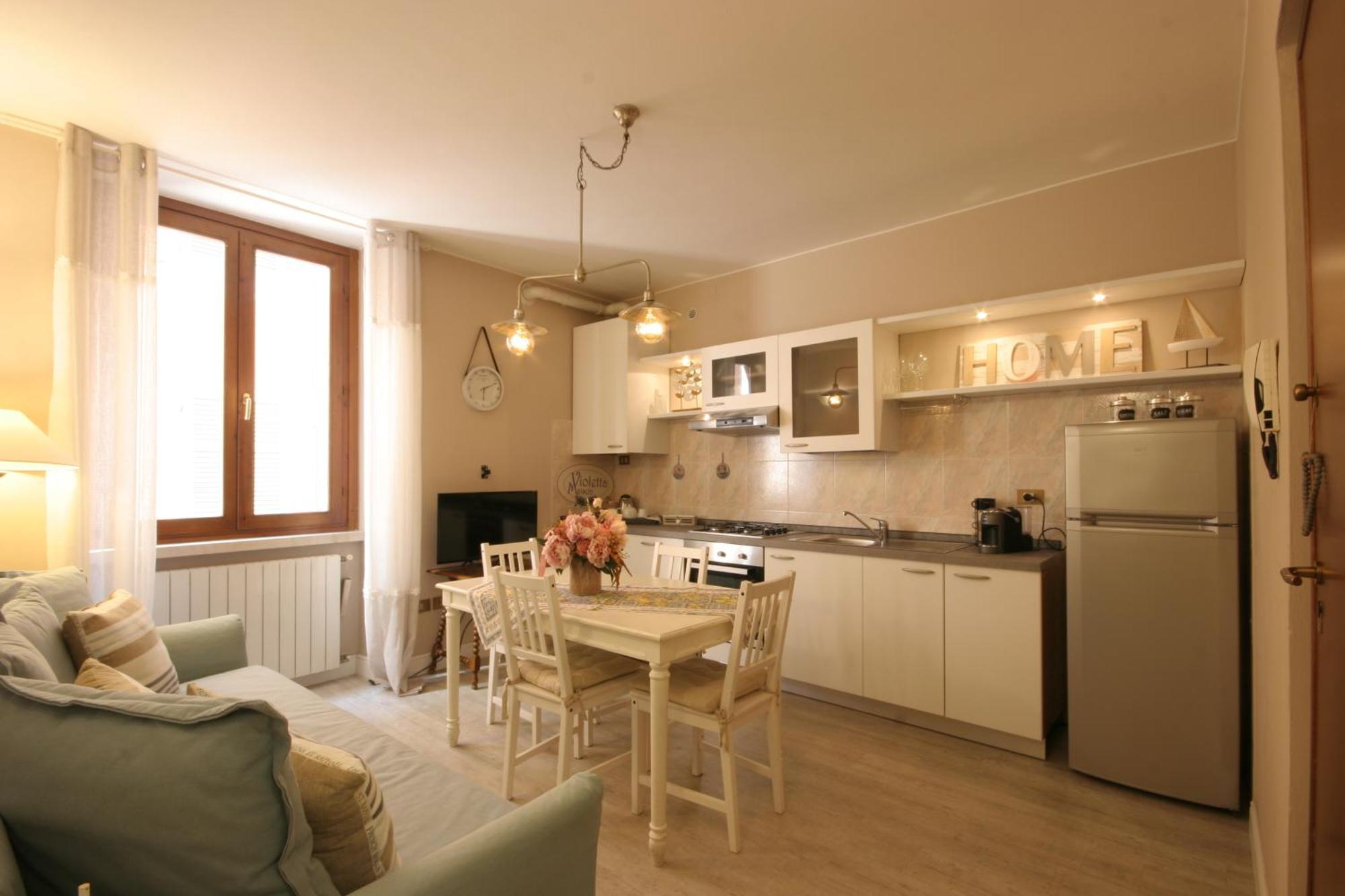 Апартаменты Violetta Maison, Elegante E Romantica A Salo' Экстерьер фото