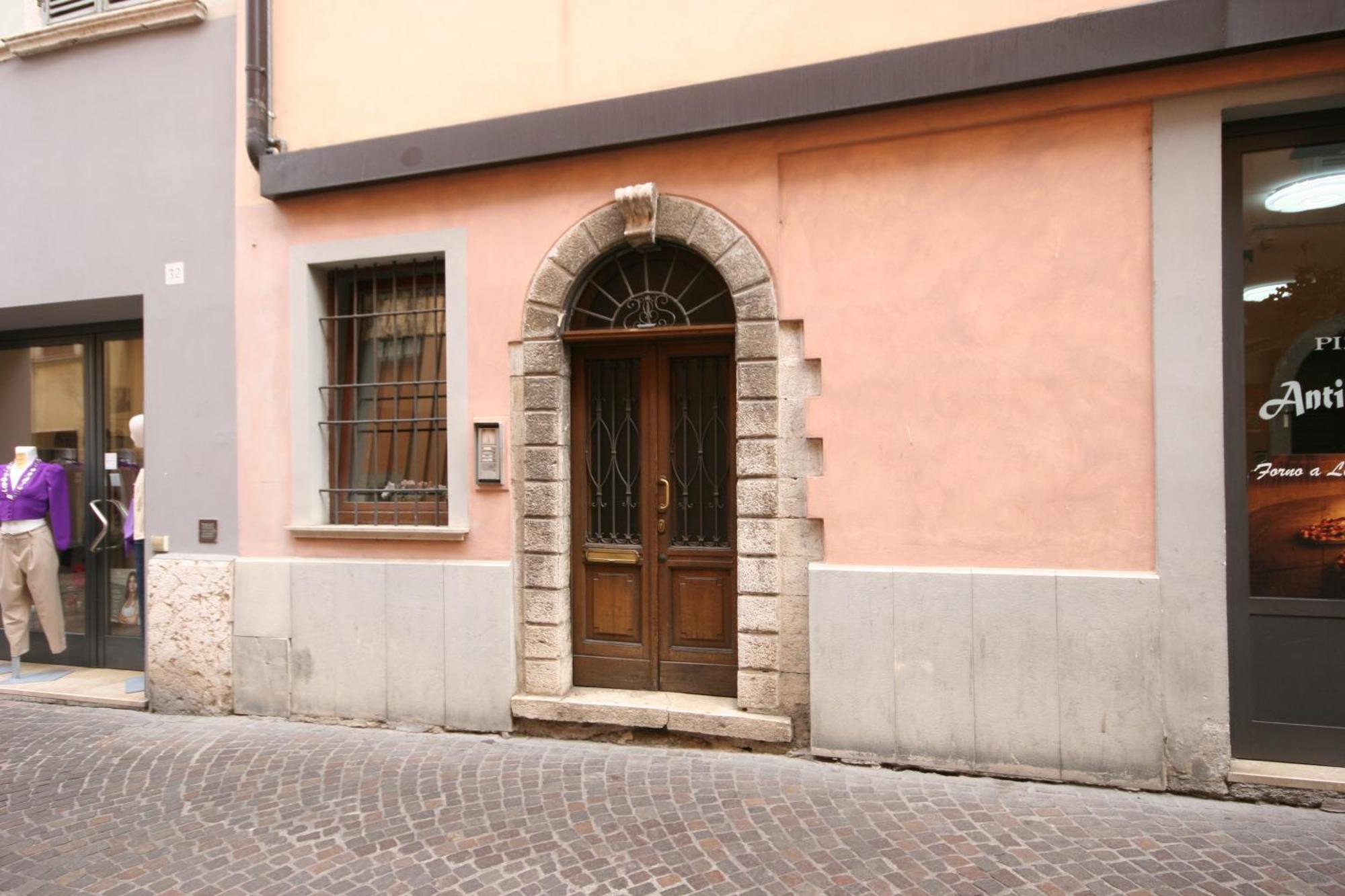 Апартаменты Violetta Maison, Elegante E Romantica A Salo' Экстерьер фото